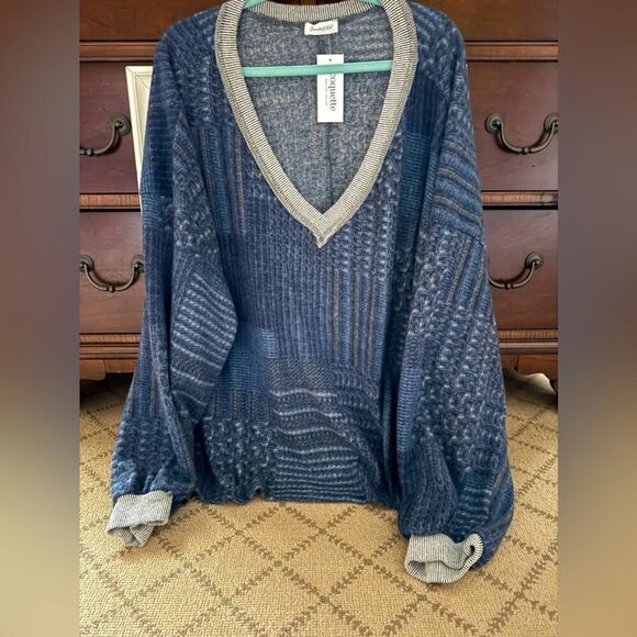 Bucket List deep V neck long sleeved sweater in a blue patterned design NWT L - Picture 1 of 8